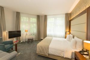 Postel nebo postele na pokoji v ubytování Hotel Oranien Wiesbaden