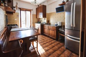 A kitchen or kitchenette at Appartamento di design