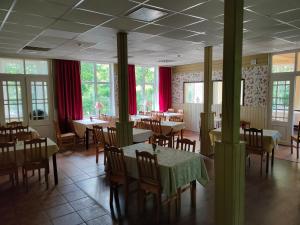 Restaurant ou autre lieu de restauration dans l'établissement Villa Katariina