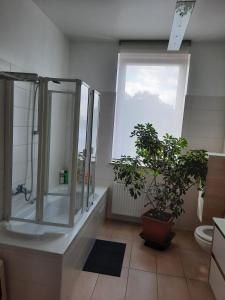 Ένα μπάνιο στο Gästewohnung Alt Salbke mit Küche