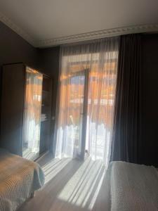 Llit o llits en una habitació de Hotel Elegant