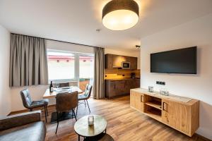 TV a/nebo společenská místnost v ubytování Rustika - Appartements & Spa