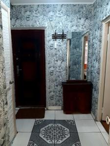 a bathroom with a black door and a mirror at Смарт квартира на победе in Dnipro