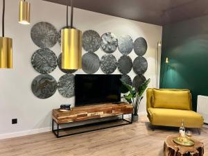 Televízia a/alebo spoločenská miestnosť v ubytovaní Apartament Cobena