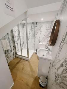 a bathroom with a toilet and a sink at Pearl House - Delightful 3-4 Bedroom Coastal Getaway in Gorleston-on-Sea