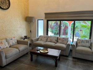 Predel za sedenje v nastanitvi Villa Tourelle of Paradise with bigPrivate Pool