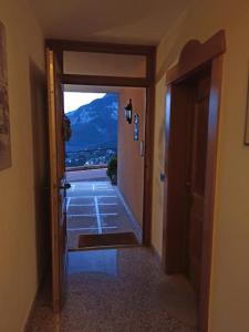 a hallway with a door to a room with a view at Appartamento Emma in Molveno