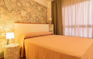 Posteľ alebo postele v izbe v ubytovaní Apartamentos Leonor