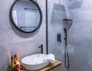 Kúpeľňa v ubytovaní Luxury apartment Casia with heated pool and pleasent terrace