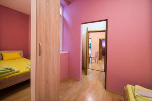 Ένα ή περισσότερα κρεβάτια σε δωμάτιο στο Sasa's House