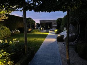 Zahrada ubytování La chambre du puits avec 2 jacuzzis , sauna et Hammam privatif
