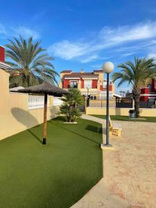 Vrt ispred objekta CASA DEL SOL-Playa de la Mata-Torrevieja