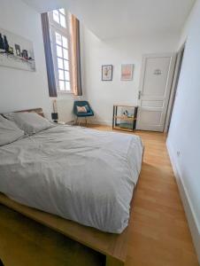 Een bed of bedden in een kamer bij Appartement 3 chambres,îlot Pasteur-Auch
