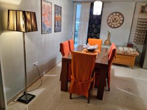 Część wypoczynkowa w obiekcie ZEN Neapoli Penthouse Apartment