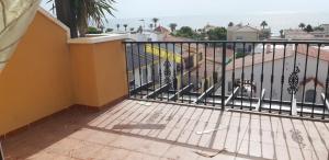 a balcony with a view of the ocean at Pozo de esparto in El Pozo del Esparto