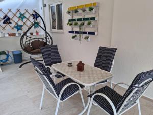 Część wypoczynkowa w obiekcie ZEN Neapoli Penthouse Apartment