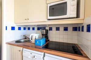 Photo de la galerie de l'établissement Appartement sur golf avec piscine chauffée à Lacanau-Océan, à Lacanau