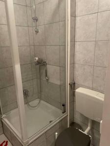 a small bathroom with a shower with a toilet at 13. Stock im Zentrum von Karlsruhe in Karlsruhe
