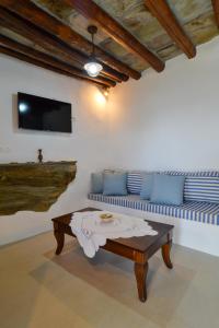 Μια τηλεόραση ή/και κέντρο ψυχαγωγίας στο K vineyard house
