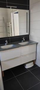 Un baño de BASSIN D'ARCACHON, Maison vacances climatisée au calme, proche plage 47 fotos más