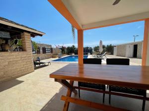 Bazén v ubytování Holiday Home Cerim nebo v jeho okolí
