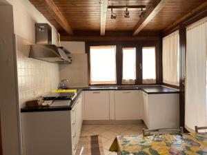 Η κουζίνα ή μικρή κουζίνα στο Mansarda con terrazzo