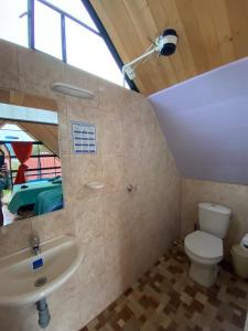 Koupelna v ubytování Hospedaje Villa Rosita Suesca