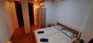 a small room with a bed and a window at Apartment Riki 2 in Ohrid