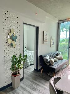 Posezení v ubytování Cómodo y elegante apartamento en fabuloso condo!