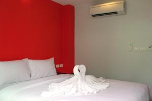 Ένα ή περισσότερα κρεβάτια σε δωμάτιο στο Cheeky Monkey's Samui