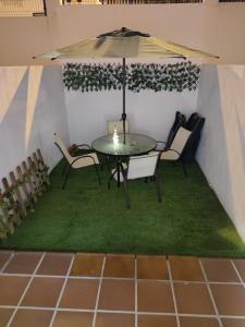 Patio lub wspólna przestrzeń na świeżym powietrzu w obiekcie Apartamento Los Patos Beach