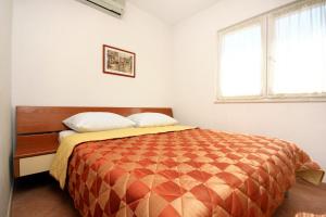 Postel nebo postele na pokoji v ubytování Apartments with a parking space Baska Voda, Makarska - 10027