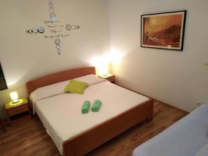 Postel nebo postele na pokoji v ubytování Apartments with a parking space Hvar - 9658