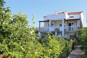 Fotografie z fotogalerie ubytování Apartments by the sea Poljica, Trogir - 10237 v destinaci Marina