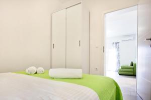 a bedroom with a bed with two towels on it at Apartment Duce 10304c in Duće