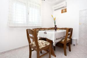 Fotografie z fotogalerie ubytování Apartments by the sea Vinisce, Trogir - 10241 v destinaci Vinišće