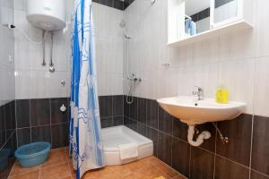 Fotografie z fotogalerie ubytování Apartments by the sea Trstenik, Peljesac - 10110 v Trsteniku