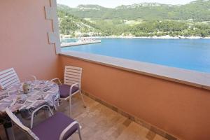 Fotografie z fotogalerie ubytování Apartments by the sea Trstenik, Peljesac - 10110 v Trsteniku
