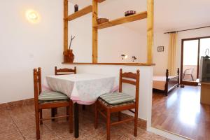 Fotografie z fotogalerie ubytování Apartments by the sea Trstenik, Peljesac - 10110 v Trsteniku