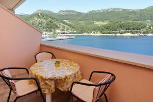Fotografie z fotogalerie ubytování Apartments by the sea Trstenik, Peljesac - 10110 v Trsteniku