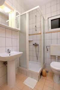 a bathroom with a shower and a sink and a toilet at Apartment Drace 10127b in Drače
