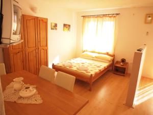 Postel nebo postele na pokoji v ubytování Apartments and rooms with parking space Orebic, Peljesac - 10191
