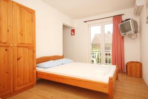 Postel nebo postele na pokoji v ubytování Apartments and rooms with parking space Orebic, Peljesac - 10191