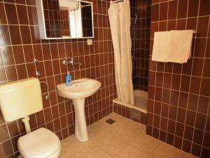 Kúpeľňa v ubytovaní Apartments and rooms with parking space Orebic, Peljesac - 10192