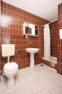 a bathroom with a toilet and a sink at Apartments and rooms with parking space Orebic, Peljesac - 10192 in Orebić