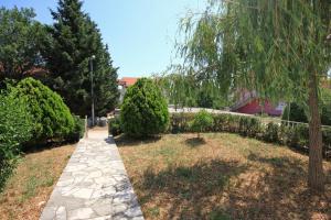 Vonkajšia záhrada v ubytovaní Apartments with parking spaces Orebic, Peljesac - 10193