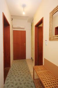 Posteľ alebo postele v izbe v ubytovaní Apartments with parking spaces Orebic, Peljesac - 10193