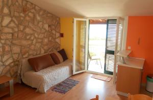 Posteľ alebo postele v izbe v ubytovaní Apartments by the sea Loviste, Peljesac - 10197