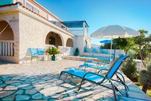 Πισίνα στο ή κοντά στο Family friendly house with a swimming pool Marina, Trogir - 10317