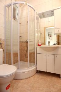 Koupelna v ubytování Apartments with a parking space Stanici, Omis - 10324